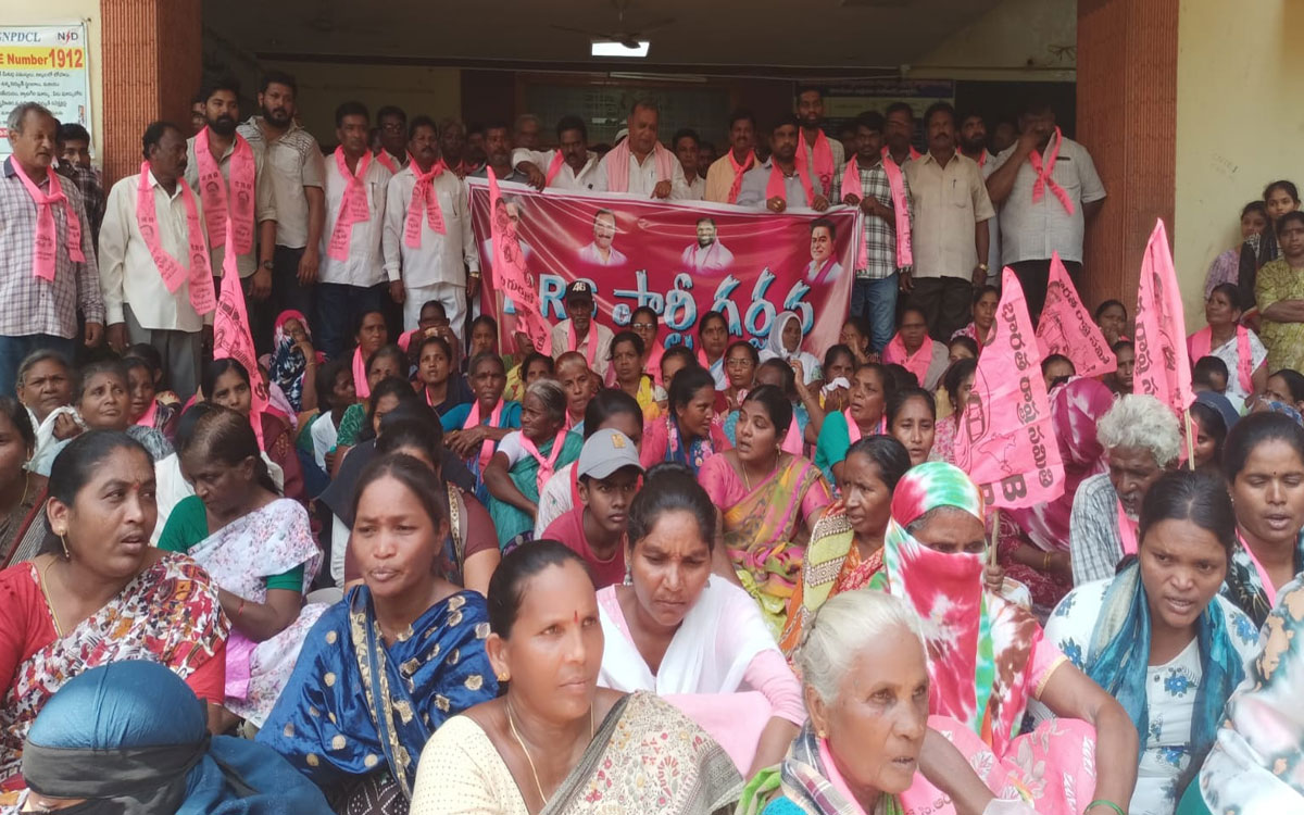 కొత్తగూడెం కార్పొరేషన్ డివిజన్ కార్యాలయం ముట్టడి
