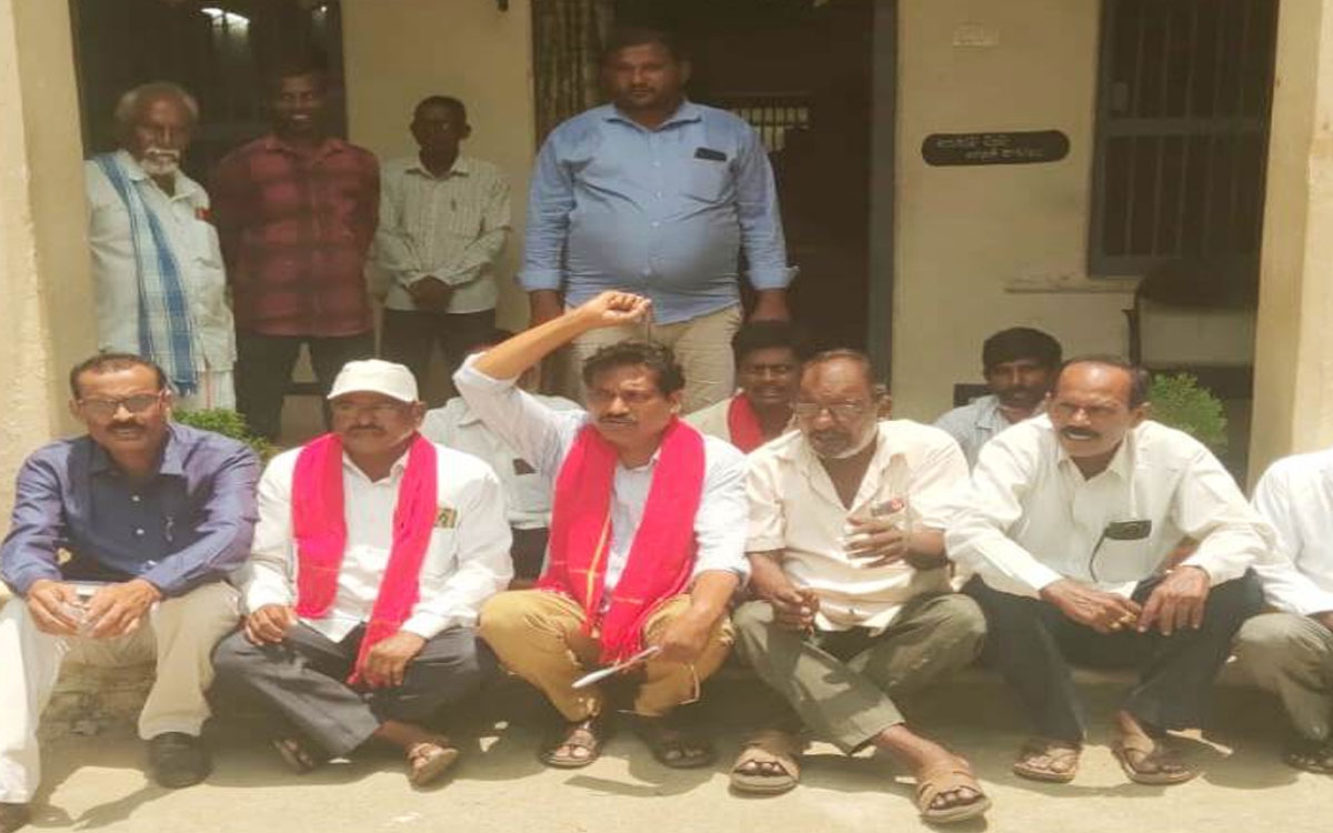 ‘పెంచిన ఎరువులు, డీజిల్, పెట్రోల్ ధరలు తక్షణమే తగ్గించాలి’