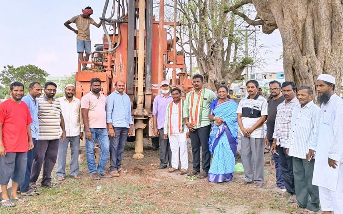 బూర్గంపహాడ్ కబరస్థాన్‌లో మంచినీటి బోరు ఏర్పాటు