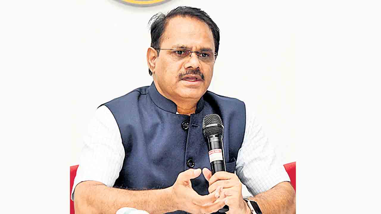 0.01 శాతం మందికే ఉద్యోగాలు ఇవ్వగలం.. టీజీపీఎస్సీ చైర్మన్‌ బుర్రా వెంకటేశం