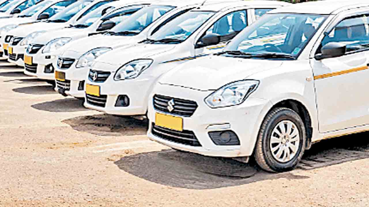 ఓవర్‌ స్టే చార్జీలపై డ్రైవర్ల ఆగ్రహం