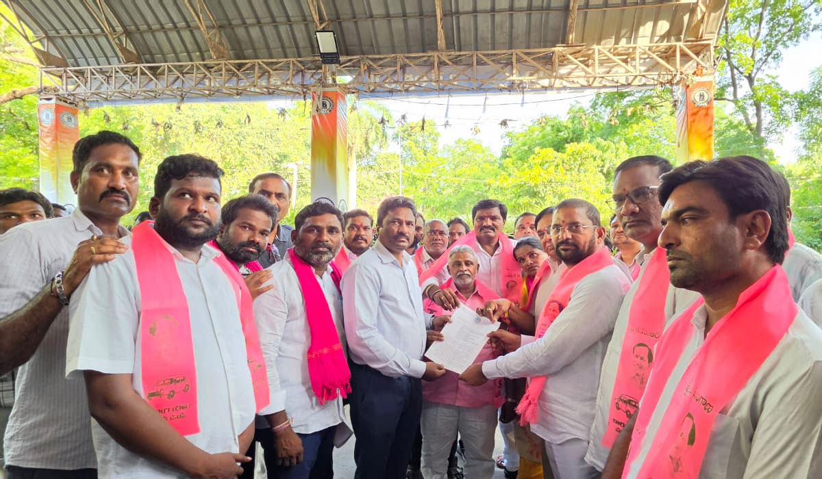 Korukanti Chander | సింగ­రేణి సమ­స్యలు పరి­ష్క­రిం­చా­లి.. రామగుండం మాజీ ఎమ్మెల్యే కోరు­కంటి చందర్‌