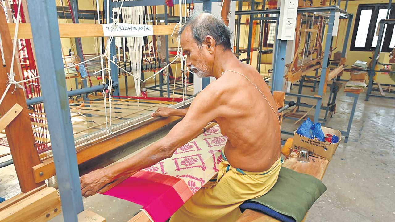 నిధులు మంజూరైనా.. మాఫీకాలె!