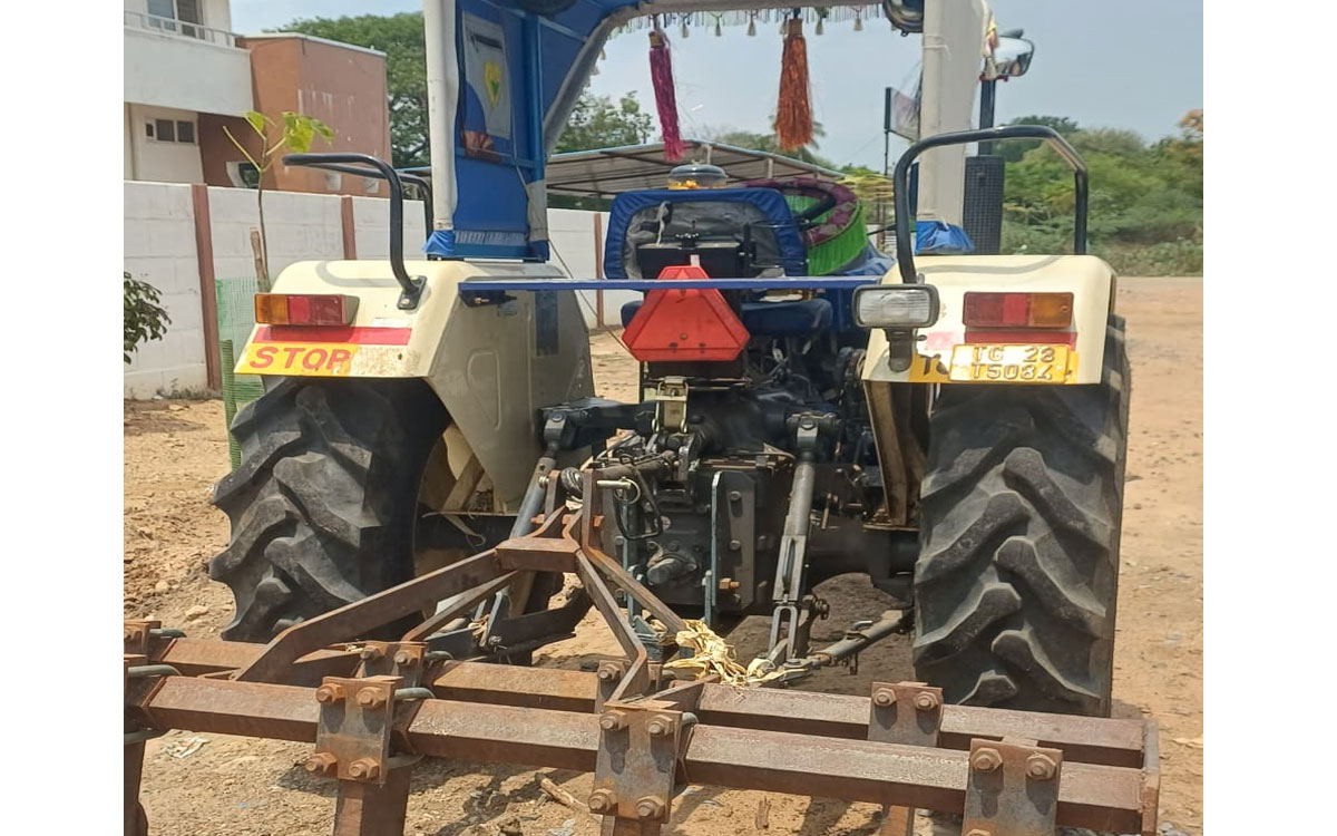 పోలీస్‌ స్టేషన్‌కు తెచ్చిన ట్రాక్టర్ మాయం?