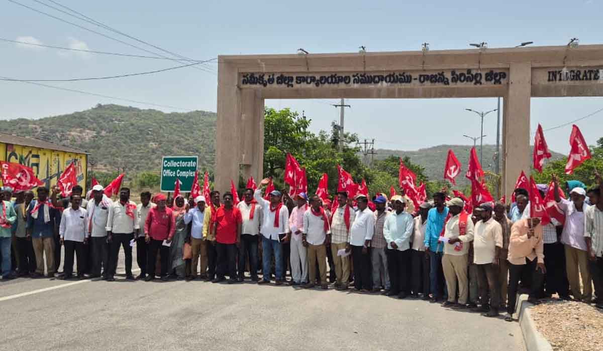 Siricilla | హామీలు ఎక్కడ..? వేతనాలు ఎప్పుడు..?.. కలెక్టరేట్ ఎదుట గ్రామపంచాయతీ కార్మికుల ధర్నా