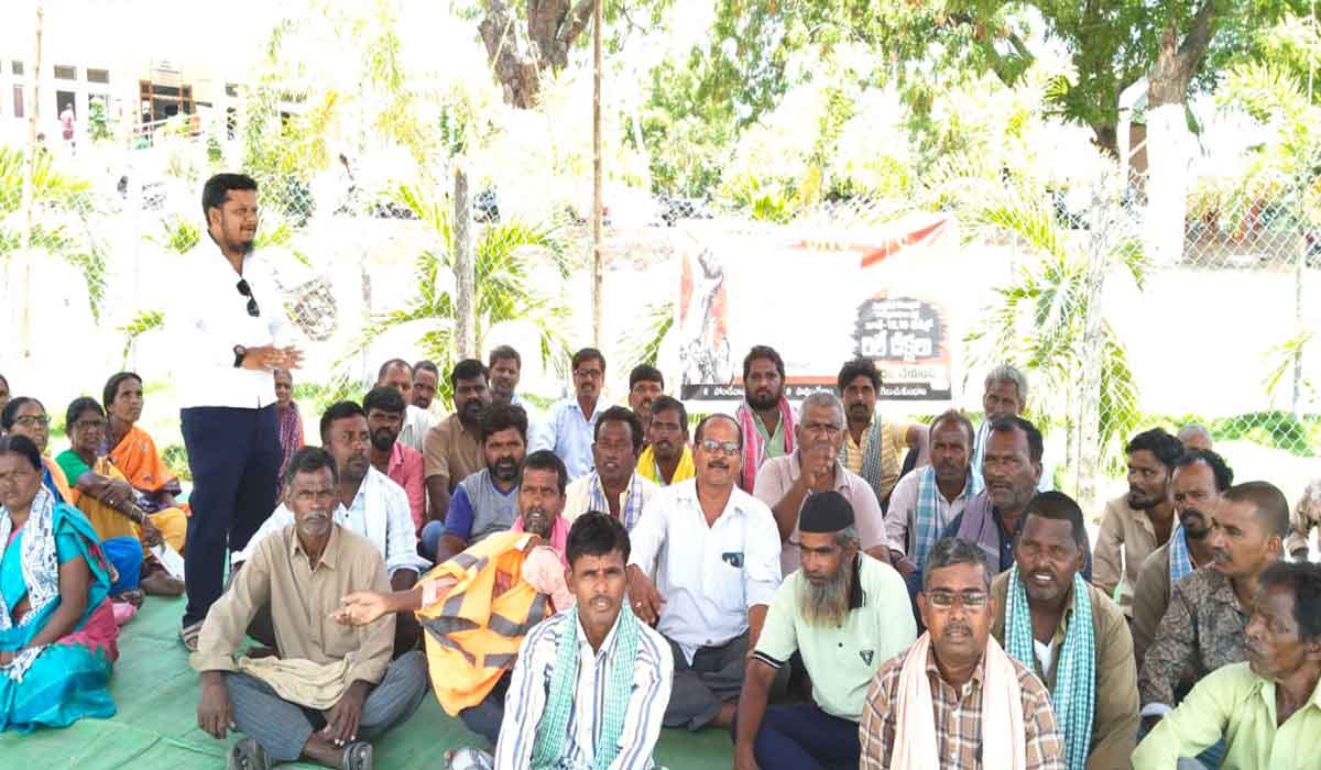 Banswada | మున్సిపాలిటీ కార్మికులు సమస్యలు పరిష్కరించాలని బాన్సువాడలో ఒక్కరోజు రిలే దీక్ష