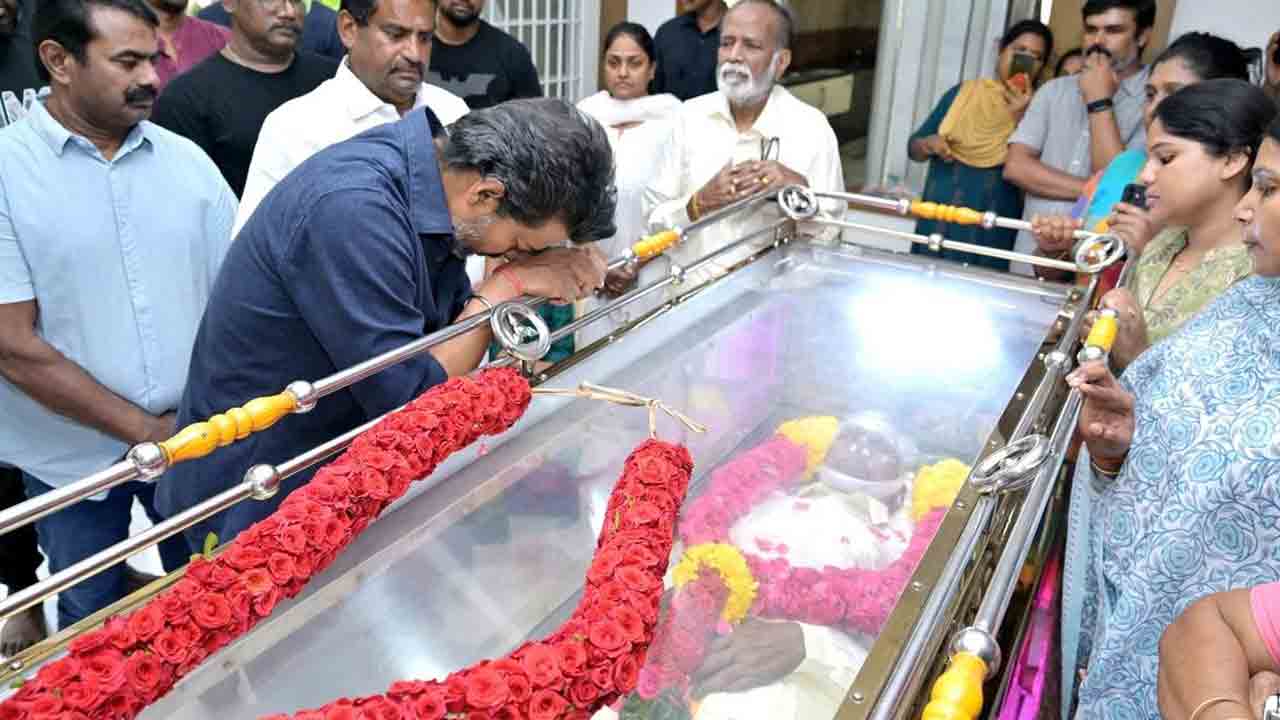Bharathiraja | దిగ్గజ దర్శకుడు భారతీరాజా కన్నుమూత.. నివాళులర్పించిన తమిళనాడు సీఎం విజయ్