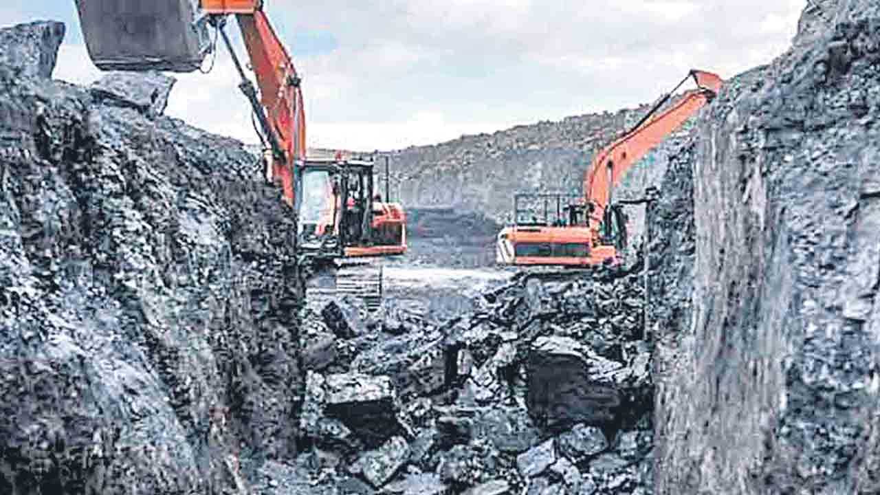 బొగ్గు నిల్వలు 26.51 లక్షల టన్నులు.. ఆరోపణలపై స్పందించిన సింగరేణి యాజమాన్యం