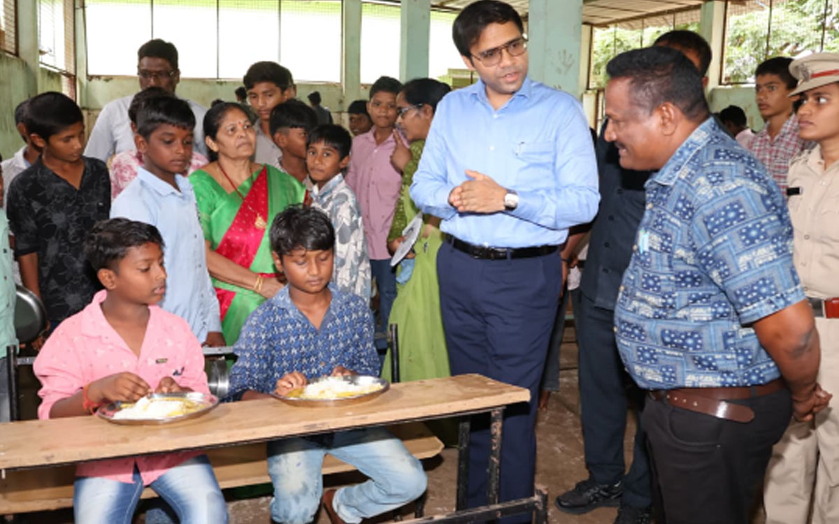 'పాఠశాలల్లో మౌలిక వసతులు, భోజన నాణ్యతపై రాజీ పడొద్దు'