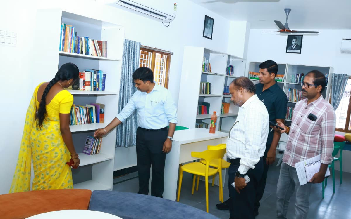నాణ్యమైన విద్యపై ఉపాధ్యాయులు దృష్టి సారించాలి : కలెక్టర్ బి.చంద్రశేఖర్