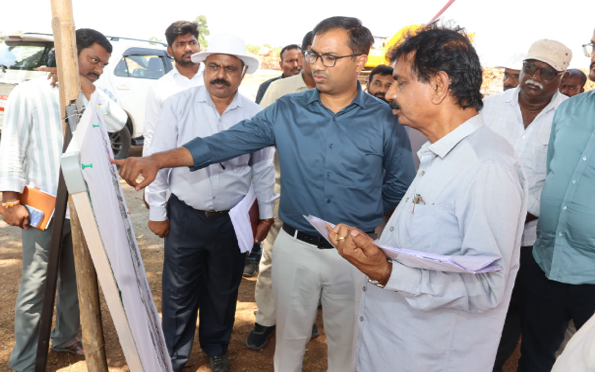 'జేఎన్టీయూ ఇంజినీరింగ్ కాలేజీ నిర్మాణ పనులు త్వరగా పూర్తి చేయాలి'