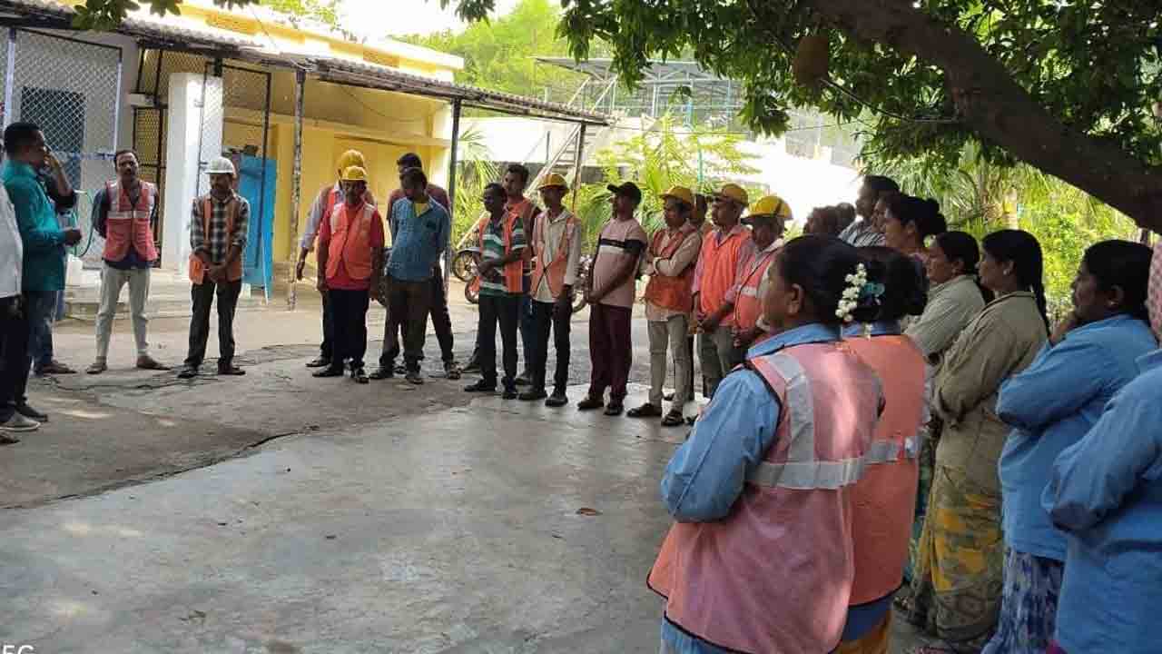 కాంట్రాక్టు కార్మికుల వేతనాలు పెంచండి