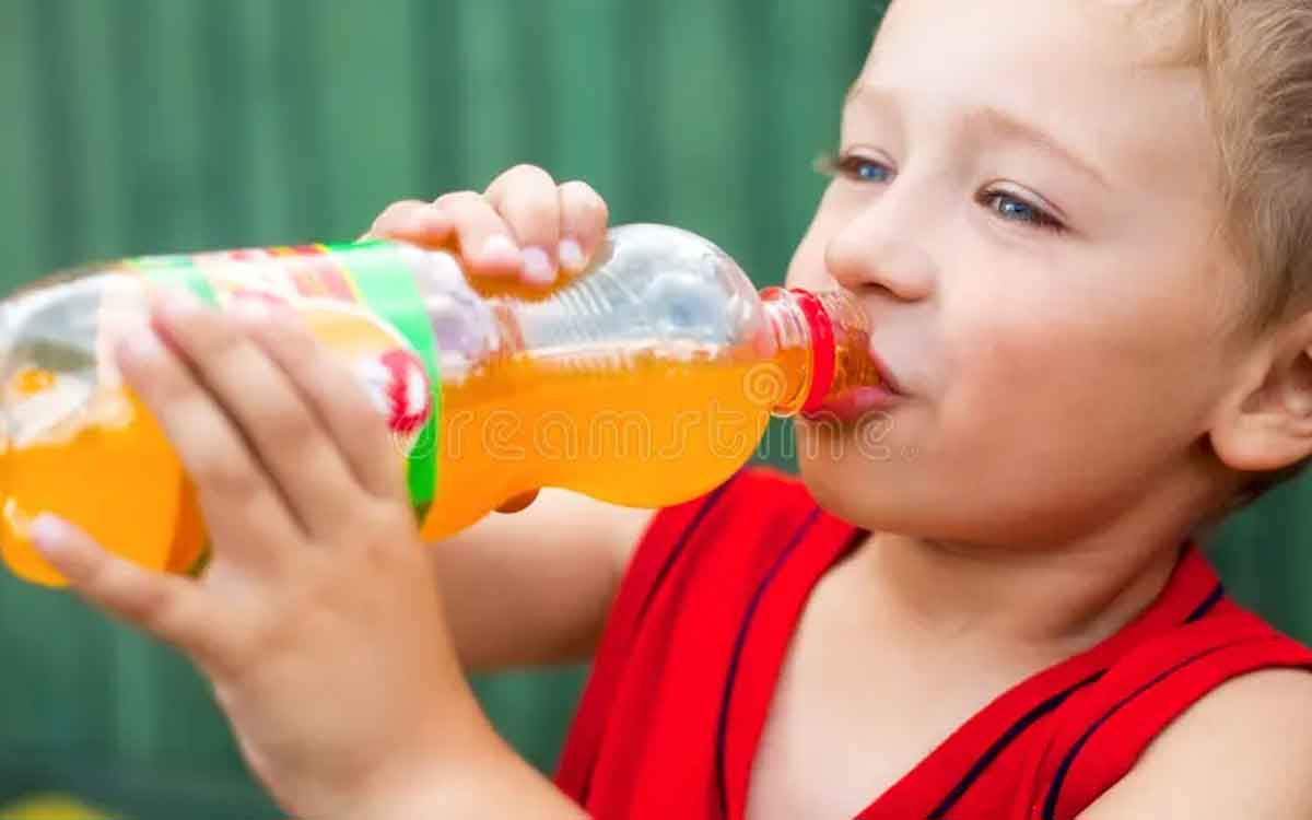 Cool Drinks | పిల్ల‌ల‌కు కూల్ డ్రింక్స్‌, పండ్ల ర‌సాల‌ను ఎక్కువ‌గా తాగిస్తే ప్ర‌మాదం.. పెద్ద‌య్యాక వారికి హైబీపీ వ‌స్తుంది..