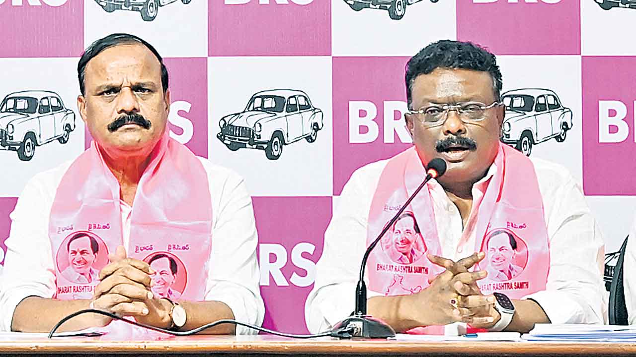 కమిటీలతో కాలయాపన వద్దు