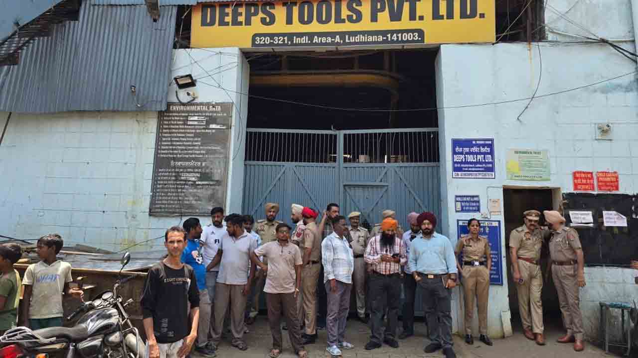 Ludhiana | లుథియానాలోని డీప్‌ టూల్స్‌ పరిశ్రమలో విషయ వాయువు లీక్‌ : ముగ్గురు మృతి