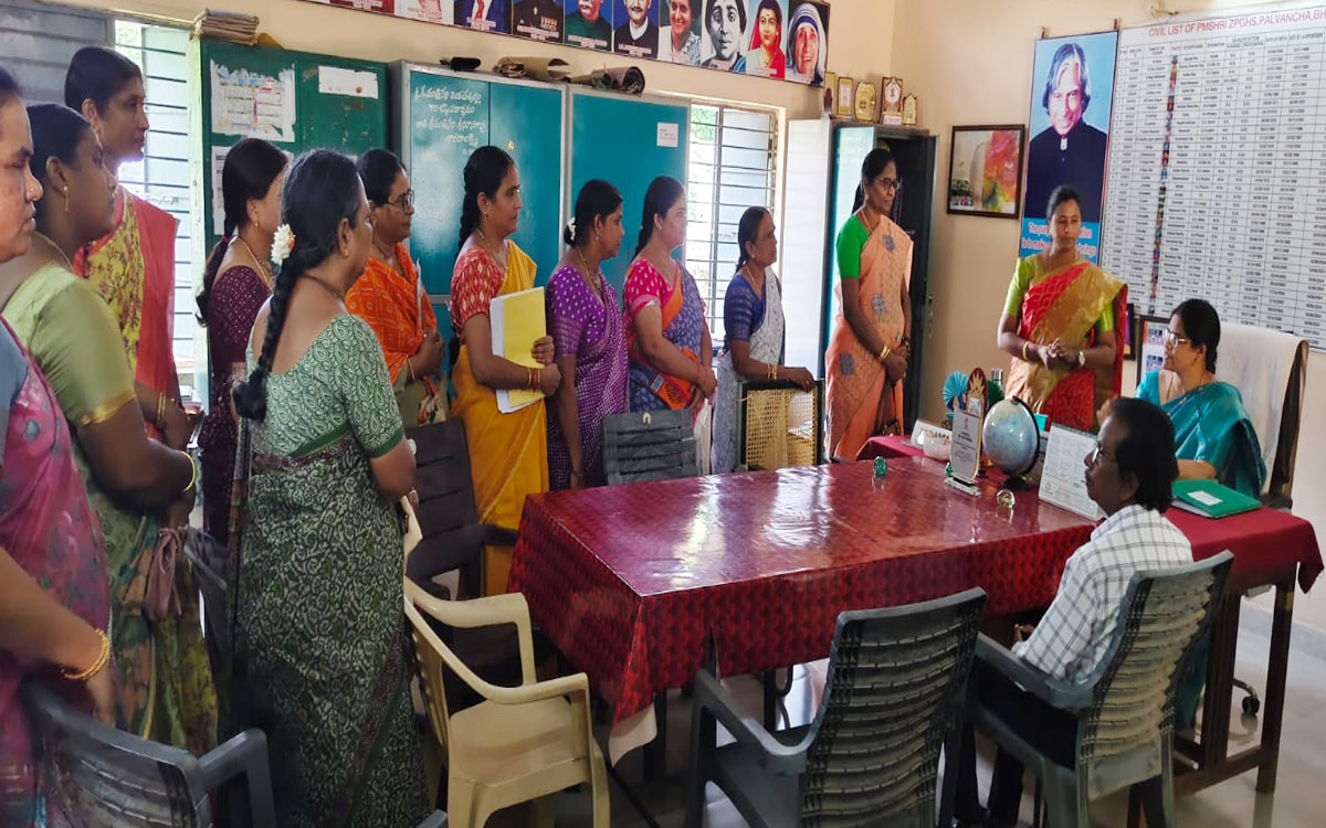 విద్యార్థులకు గుణాత్మక విద్య అందించేందుకు కృషి చేయాలి : డీఈఓ వాసంతి