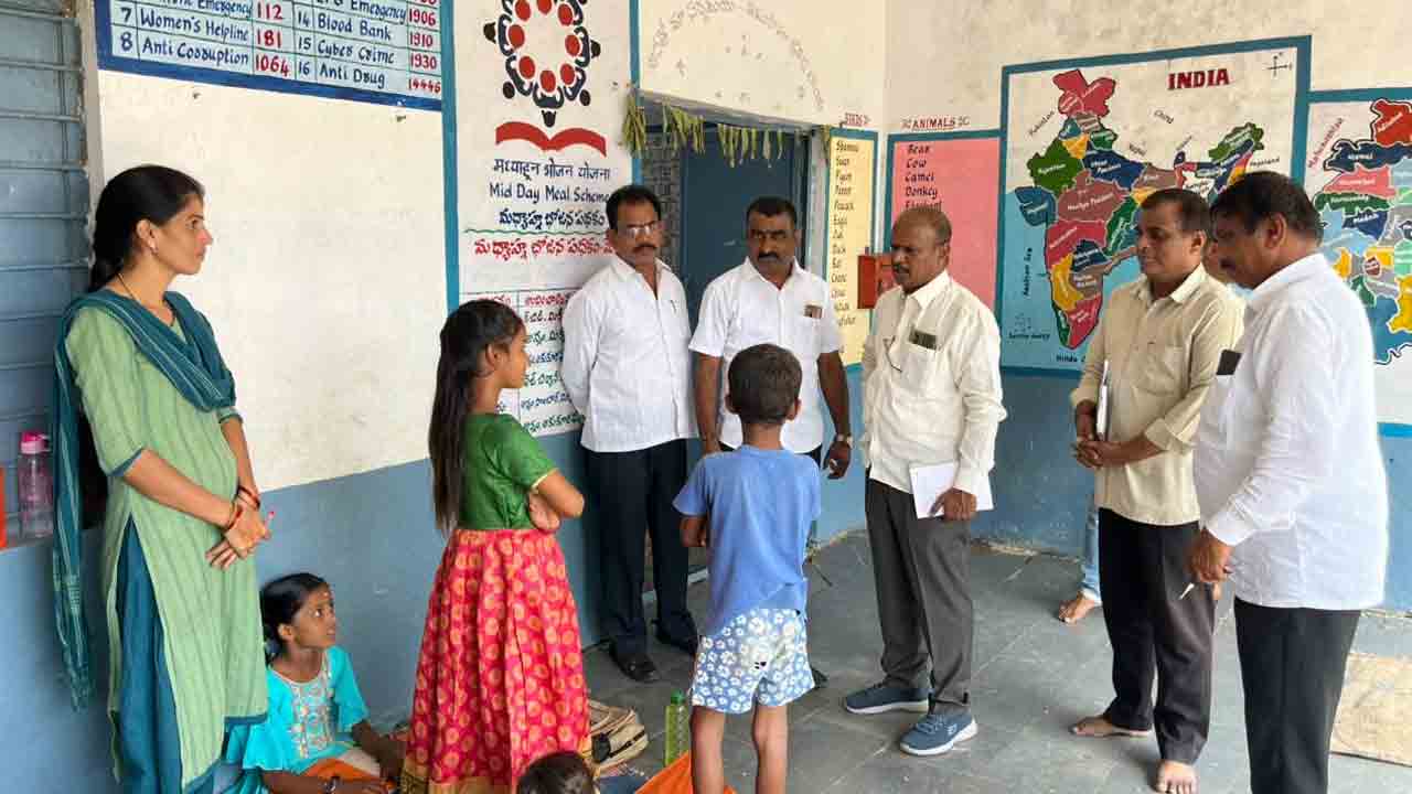 Banswada Rural | ప్రాథమిక పాఠశాలను ఆకస్మికంగా తనిఖీ చేసిన డీఈఓ మల్లికార్జున్