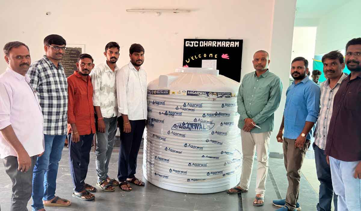 Dharmaram | ధర్మారం ప్రభుత్వ జూనియర్ కళాశాలకు పూర్వ విద్యార్థులచే ట్యాంక్ బహూకరణ