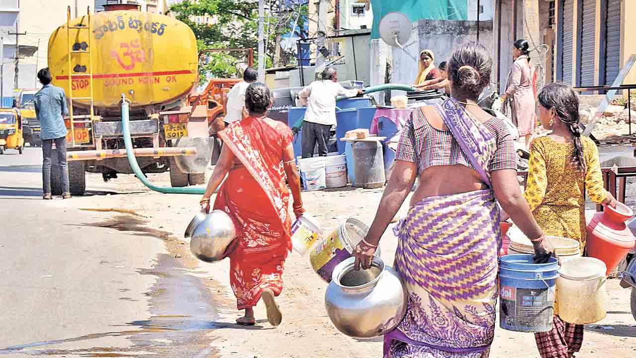 గొంతెండుతున్న నగర బస్తీలు