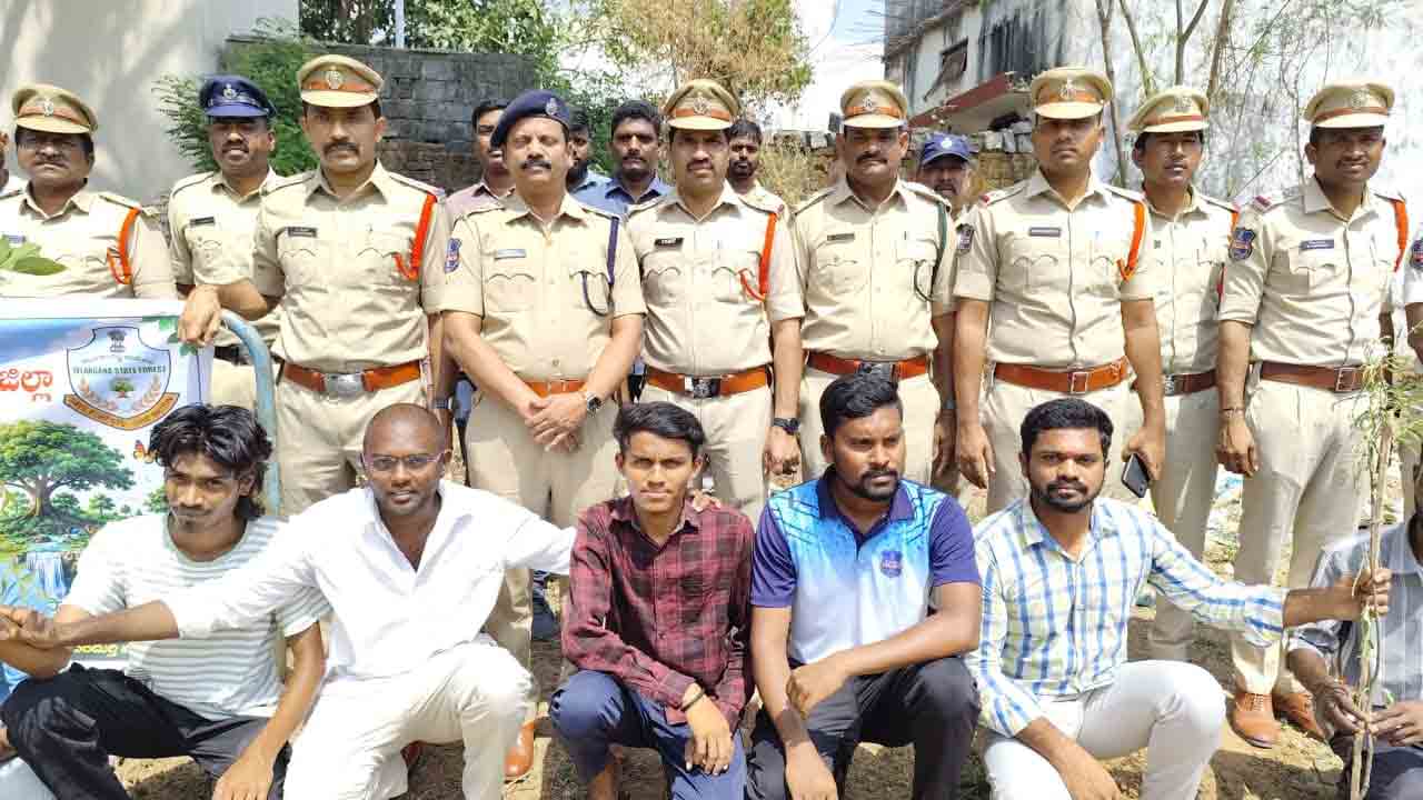 Vemulawada | సమాజ సేవలో యువత ముందుండాలి : డీఎస్పీ శ్రీనివాసులు