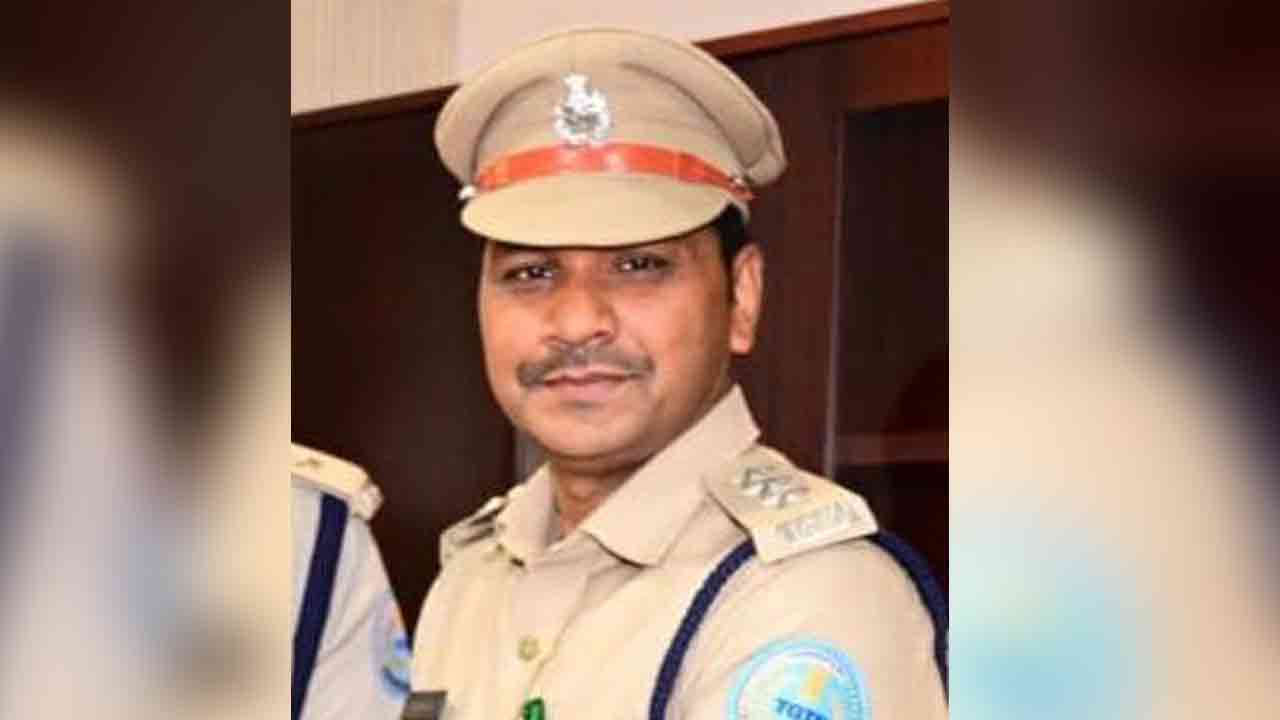 Bhupalapally | వాహనాల తనిఖీ చేస్తుండగా ఢీకొట్టిన టిప్పర్ లారీ.. నుజ్జునుజ్జయిన డీటీవో వెంకన్న మృతదేహం