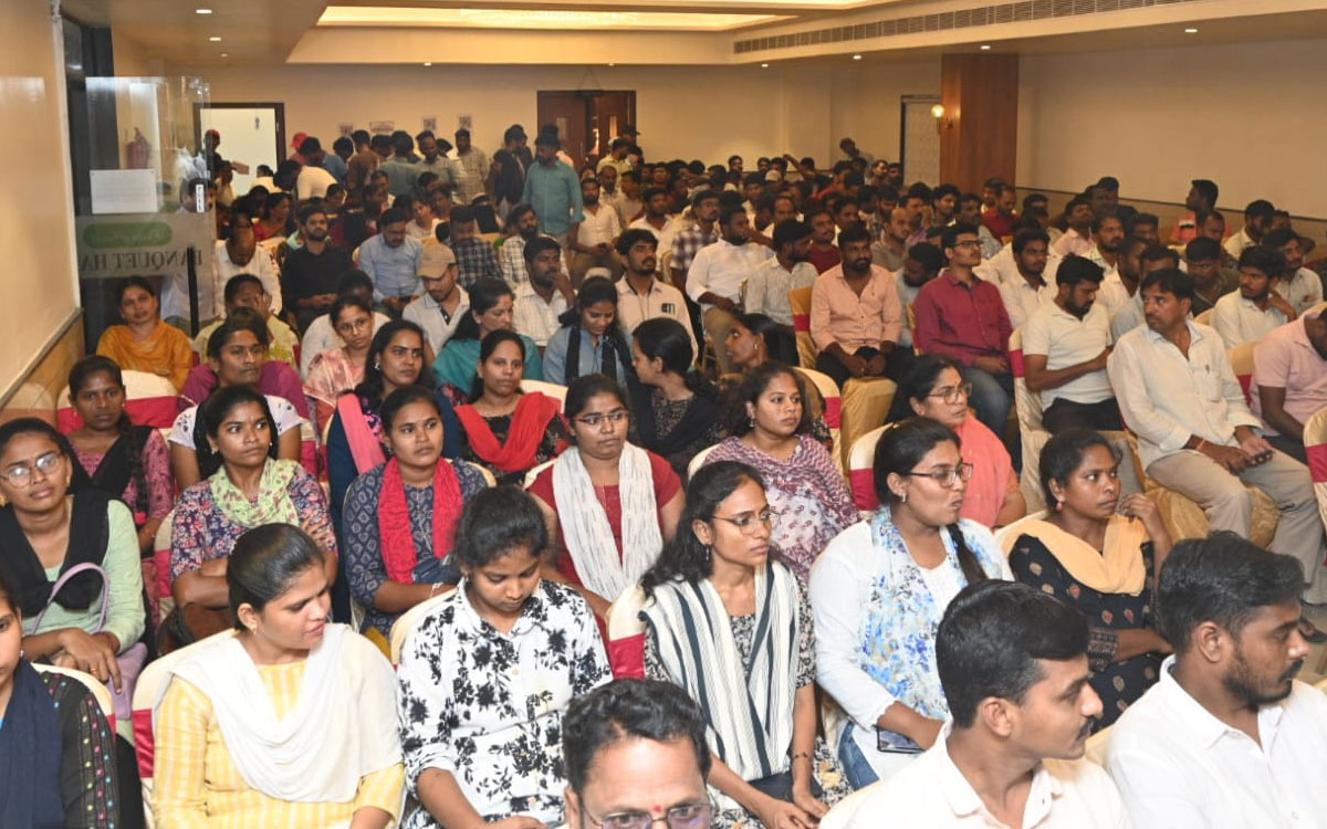 'నిరుద్యోగ యువ‌త కోసం త్వ‌ర‌లో ప్ర‌త్యేక కార్యాచ‌ర‌ణ‌'