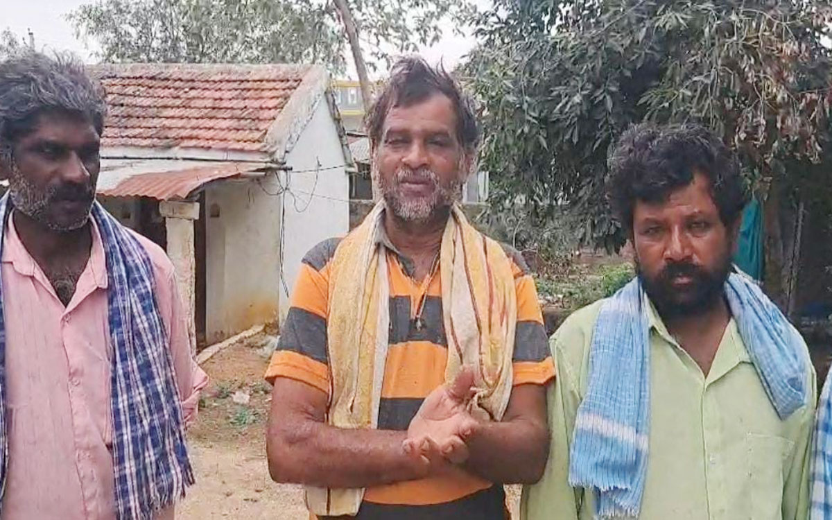 తడిసిన ధాన్యం పేరుతో 50 బ‌స్తాలు క‌టింగ్‌.. న్యాయం చేయాల‌ని బాధిత రైతు వేడుకోలు