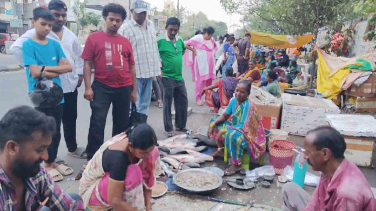 Kazipet | కాజీపేటలో మృగశిర సందడి..! కొనుగోలుదారులతో కిక్కిరిసిన చేపల దుకాణాలు