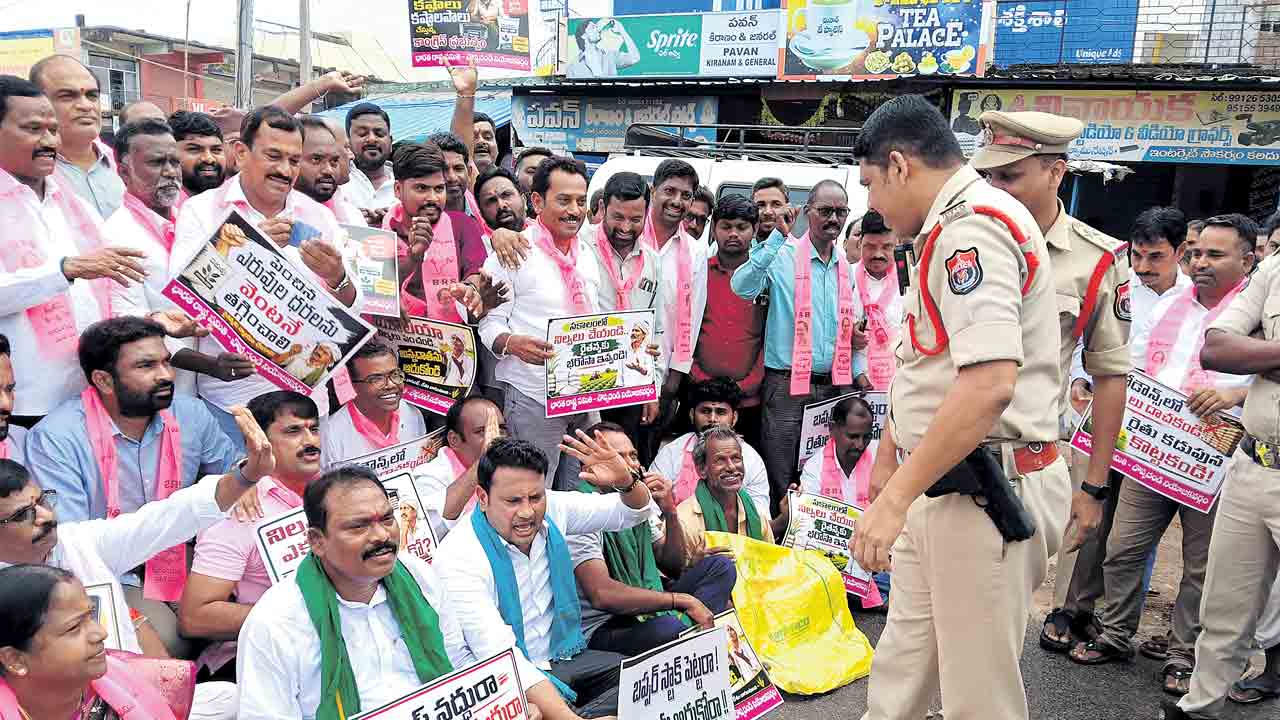 యూరియా యాప్‌ రద్దు చేయాల్సిందే