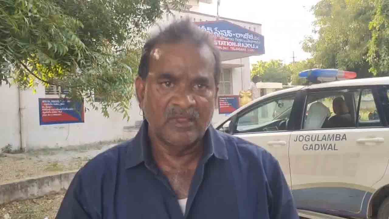Tummilla | ప్రభుత్వ ఇసుక రీచ్‌లో టీడీపీ నాయకుల దౌర్జన్యం.. సైట్ ఇంచార్జిపై దాడి..!