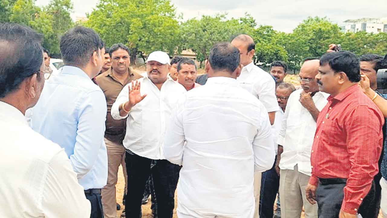 అధికారిక సమాచారం ఇవ్వరా..?