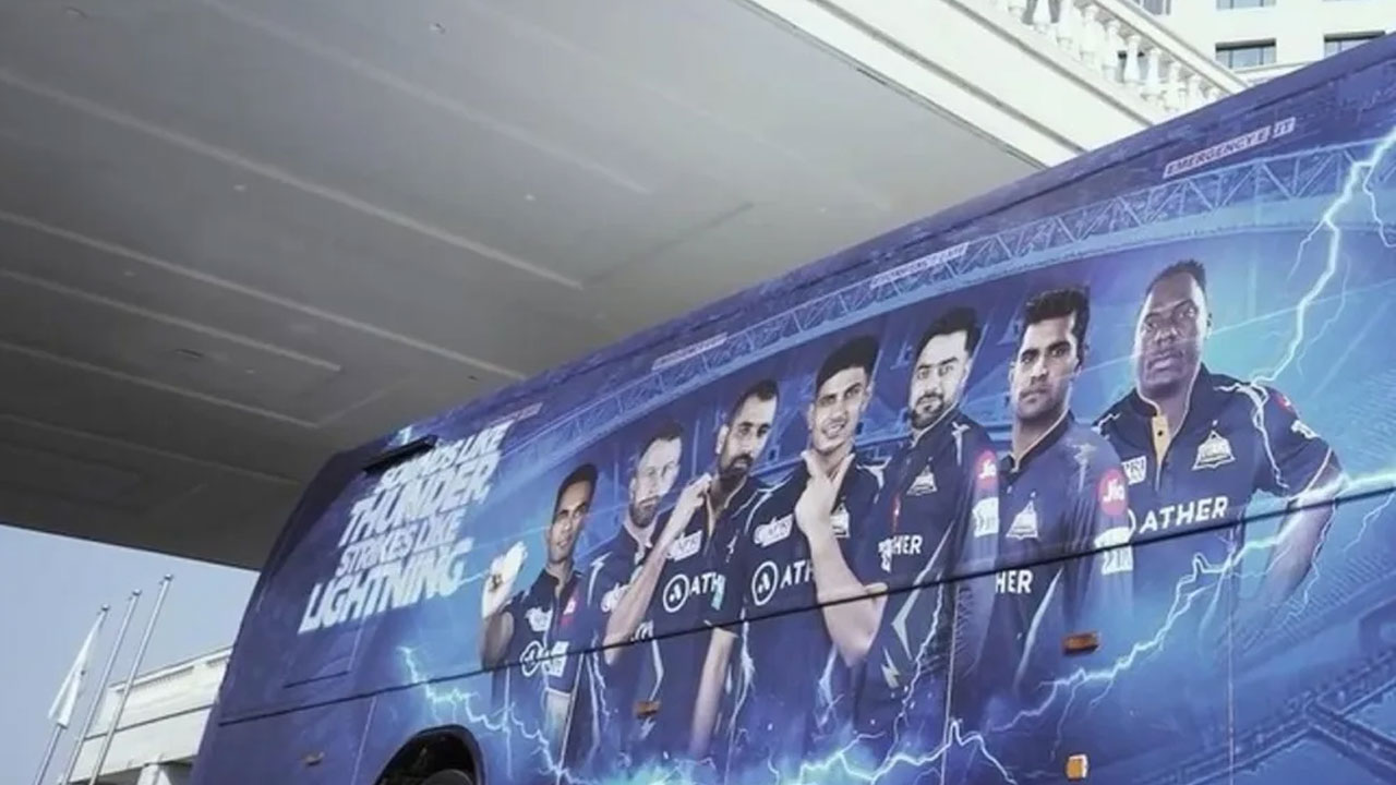Gujarat Titans | గుజరాత్ టైటాన్స్‌కు షాక్.. టీమ్ బస్సులో మంటలు, తృటిలో తప్పిన భారీ ప్రమాదం!