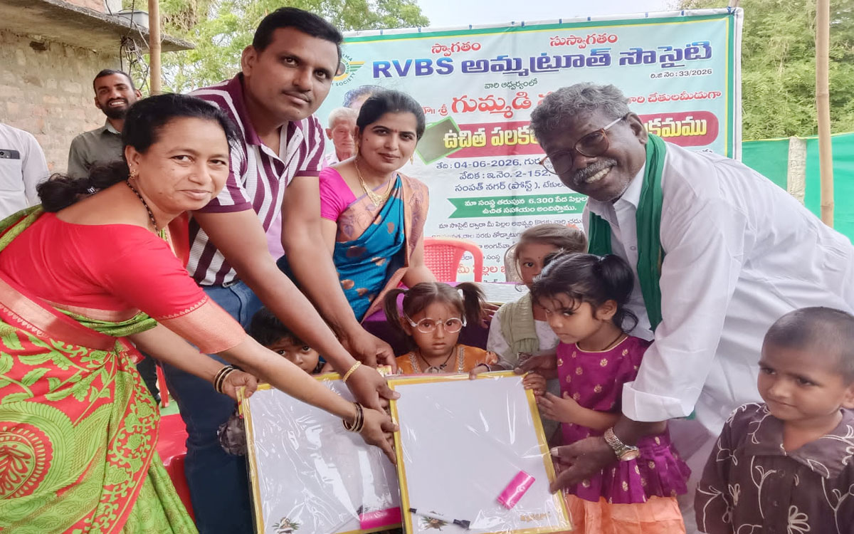 యువ‌త సామాజిక సేవ హ‌ర్ష‌ణీయం : మాజీ ఎమ్మెల్యే గుమ్మడి నరసయ్య