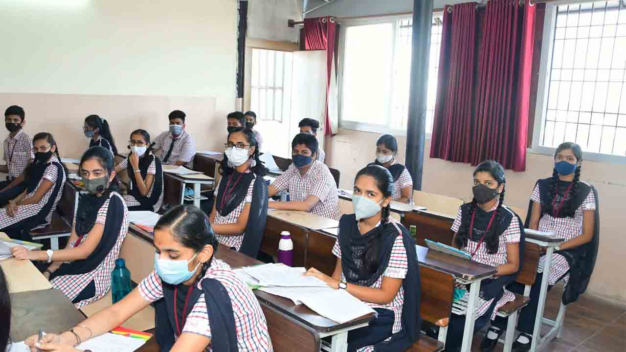 బడుల తొలగింపు.. విద్యకు విఘాతం