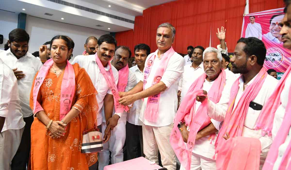 Joins BRS | బీఆర్ఎస్ లోకి రామకృష్ణకాలనీ సర్పంచ్
