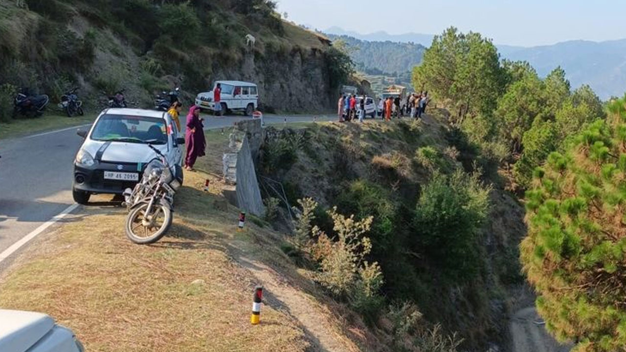 Himachal Pradesh: హిమాచ‌ల్ లోయ‌లో ప‌డిన ఎస్‌యూవీ..  ఏడు మంది మృతి