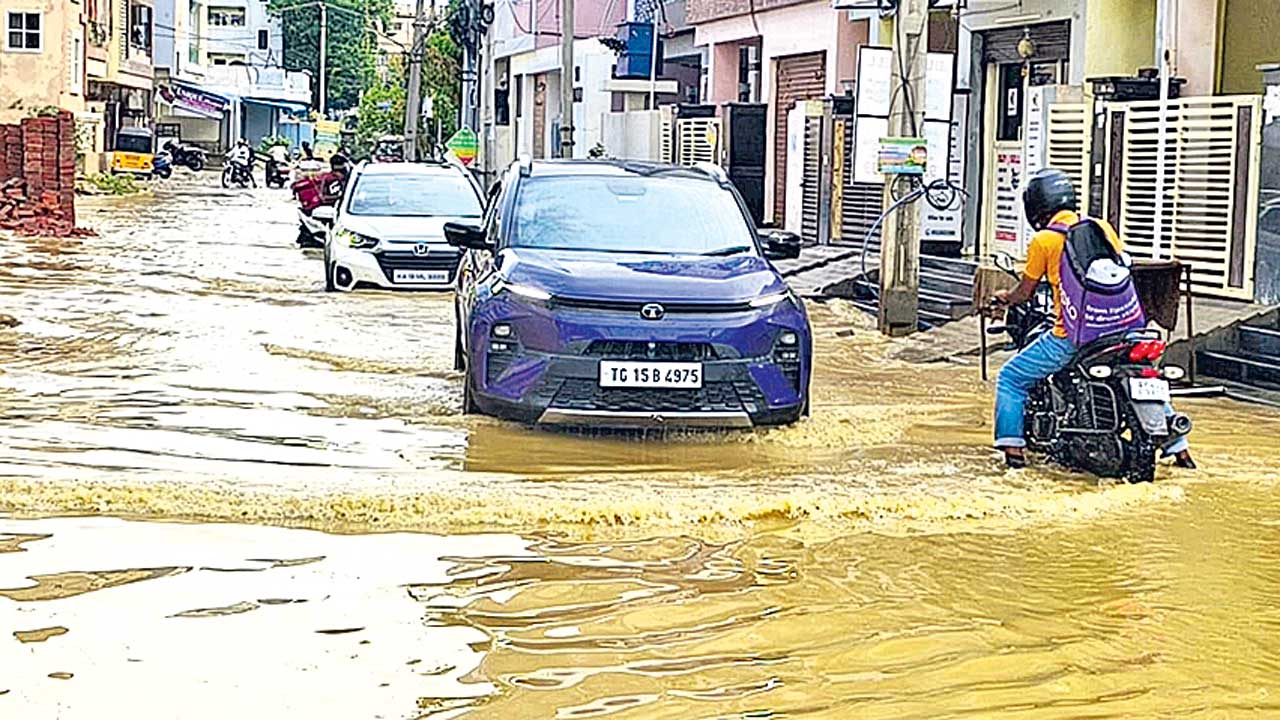అమీన్‌పూర్‌ అతలాకుతలం