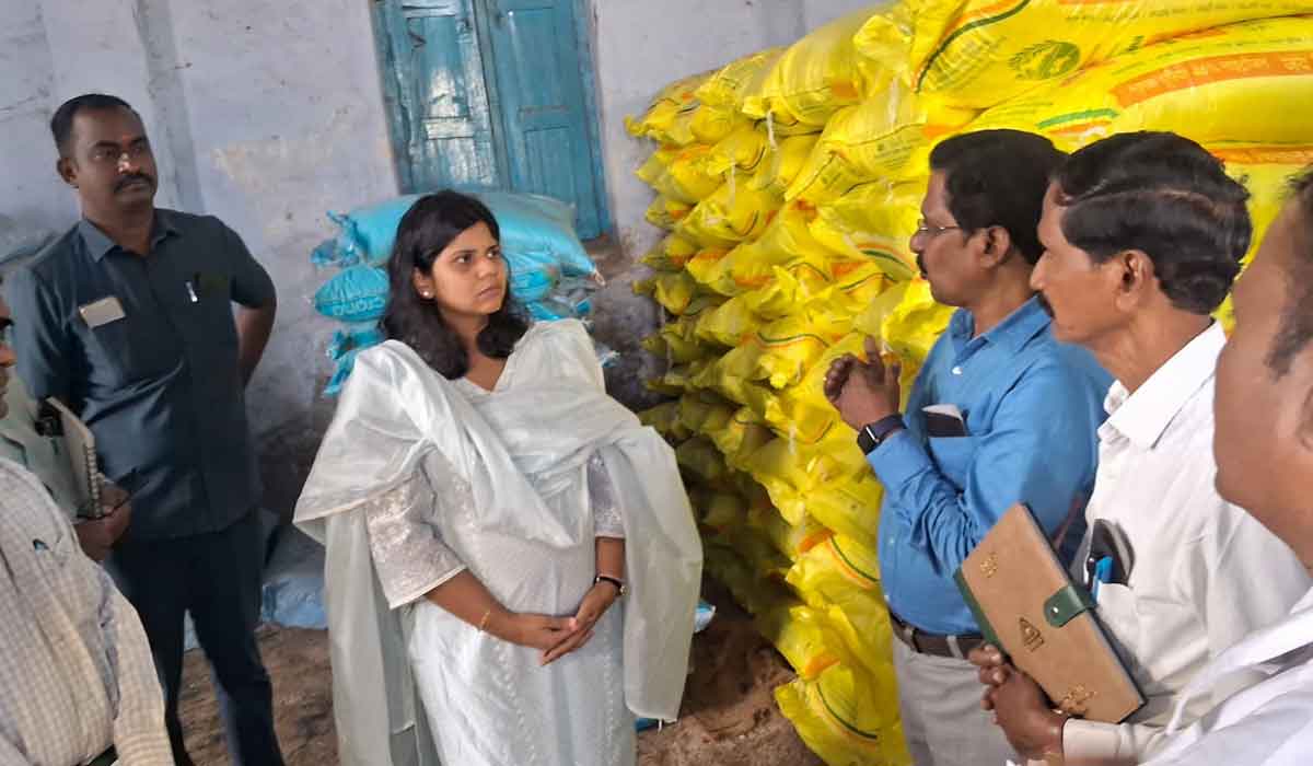 Collector Ila Tripathi | జిల్లాలో యూరియా కొరత లేదు.. రైతులు ఆందోళన చెందొద్దు : నిజామాబాద్‌ కలెక్టర్‌ ఇలా త్రిపాఠి