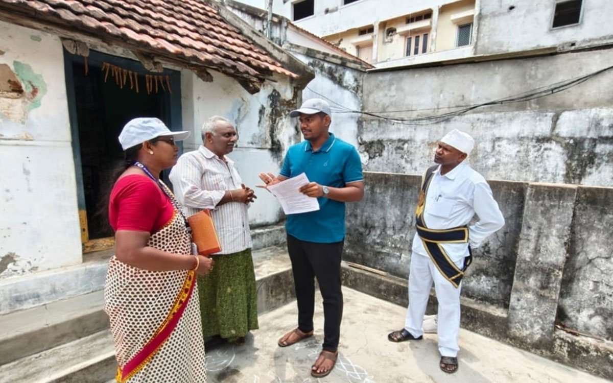 ‘ఓటర్లు ఎన్యుమరేషన్ ఫారాల్లో పూర్తి వివరాలు నమోదు చేయాలి’