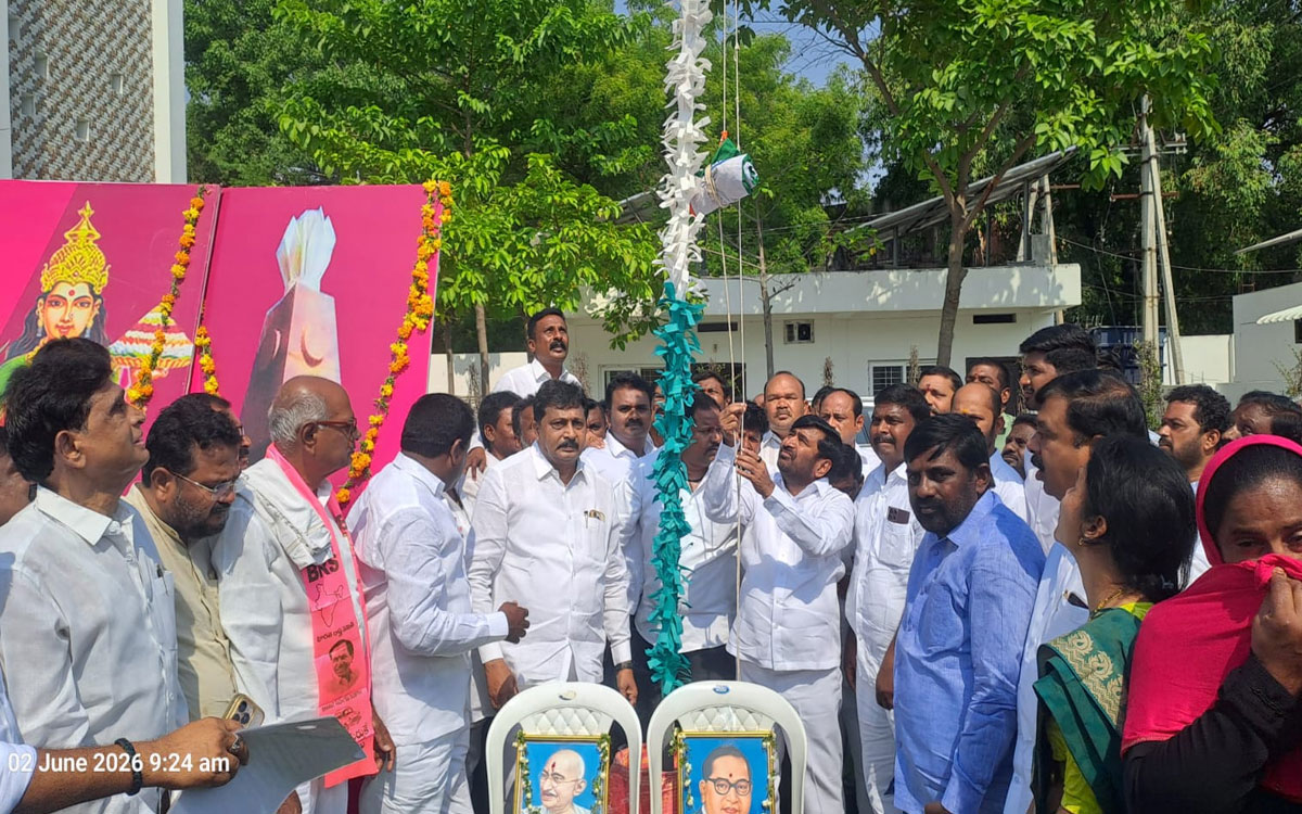 తెలంగాణలో ఆంధ్రా అధికారుల పాలన : మాజీ మంత్రి గుంట‌కండ్ల జగదీశ్‌రెడ్డి
