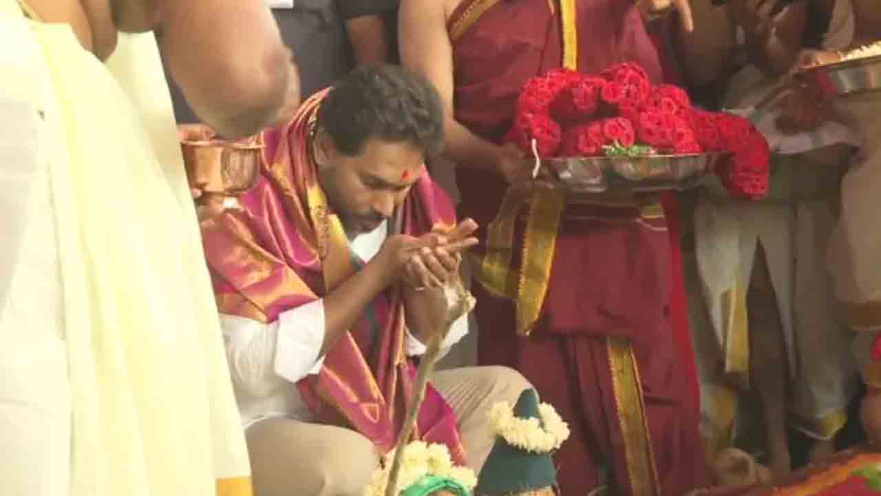 YS Jagan | లక్ష్మీనరసింహాస్వామిని దర్శించుకున్న వైఎస్ జగన్‌