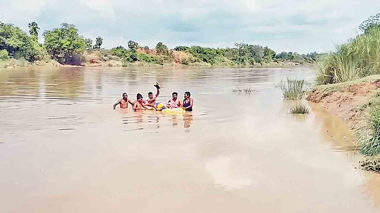 తెప్ప ఉంటేనే వాగు దాటేది!