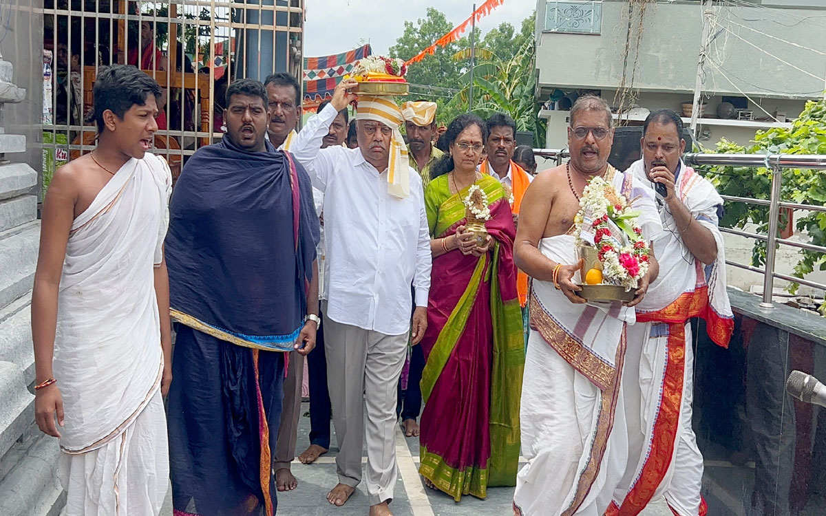 పాలేరు ప్రజలు సుభిక్షంగా ఉండాలి : మాజీ ఎమ్మెల్యే కందాల ఉపేందర్ రెడ్డి