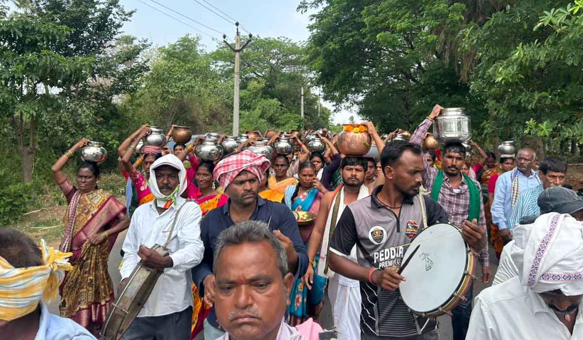 Allipur | అల్లిపూర్ లో కప్పతల్లి ఆట.. దేవతలకు జలాభిషేకం