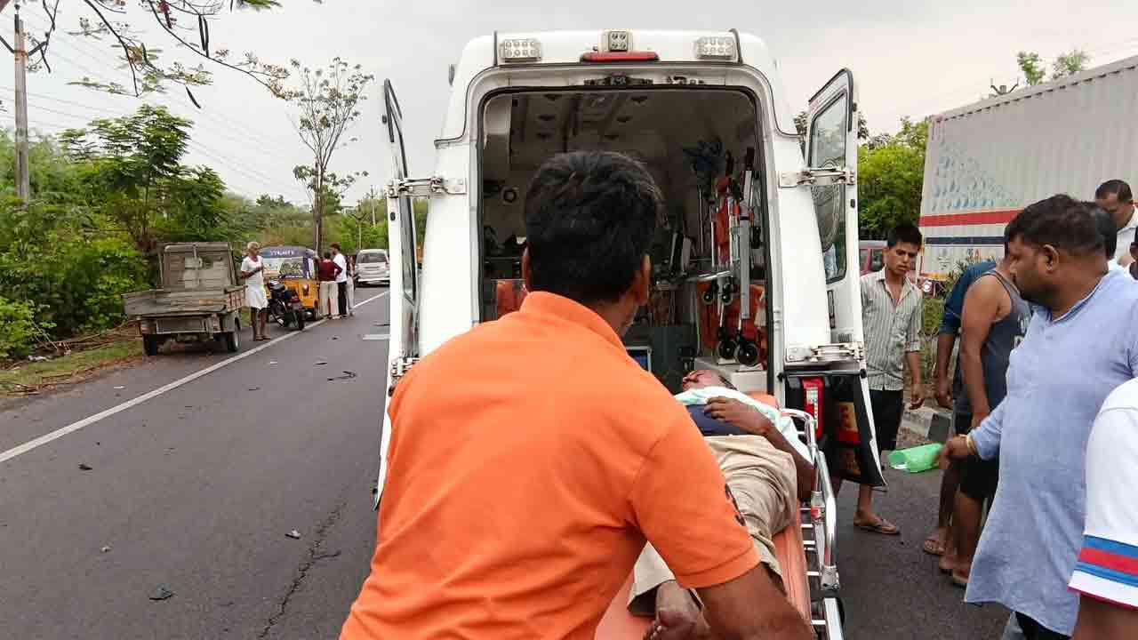 Karimnagar | ఆటోను వెనుక నుంచి ఢీకొన్న కారు.. ఒకరు మృతి, ఐదుగురికి గాయాలు