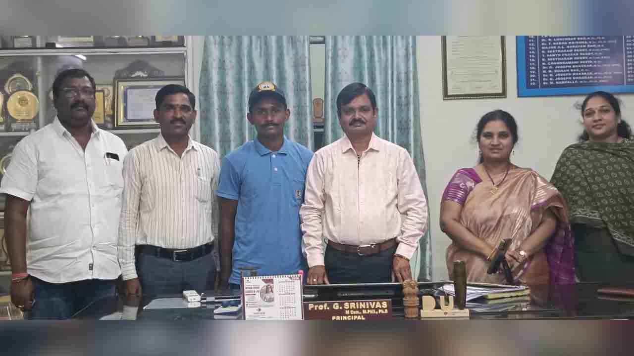 KDC | జాతీయ అడ్వెంచర్‌ క్యాంప్‌నకు కేడీసీ విద్యార్థి సంతోష్‌