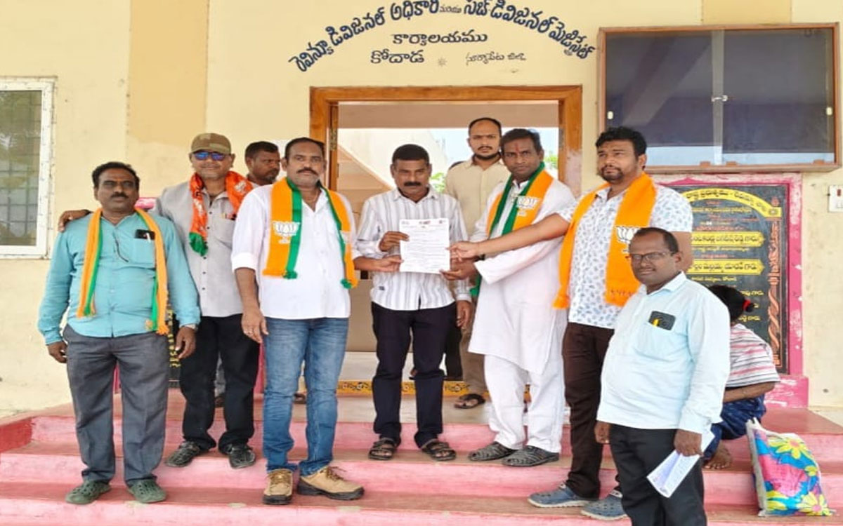‘లబ్ధిదారులకు డబుల్ బెడ్రూం ఇండ్లు అందజేయాలి’