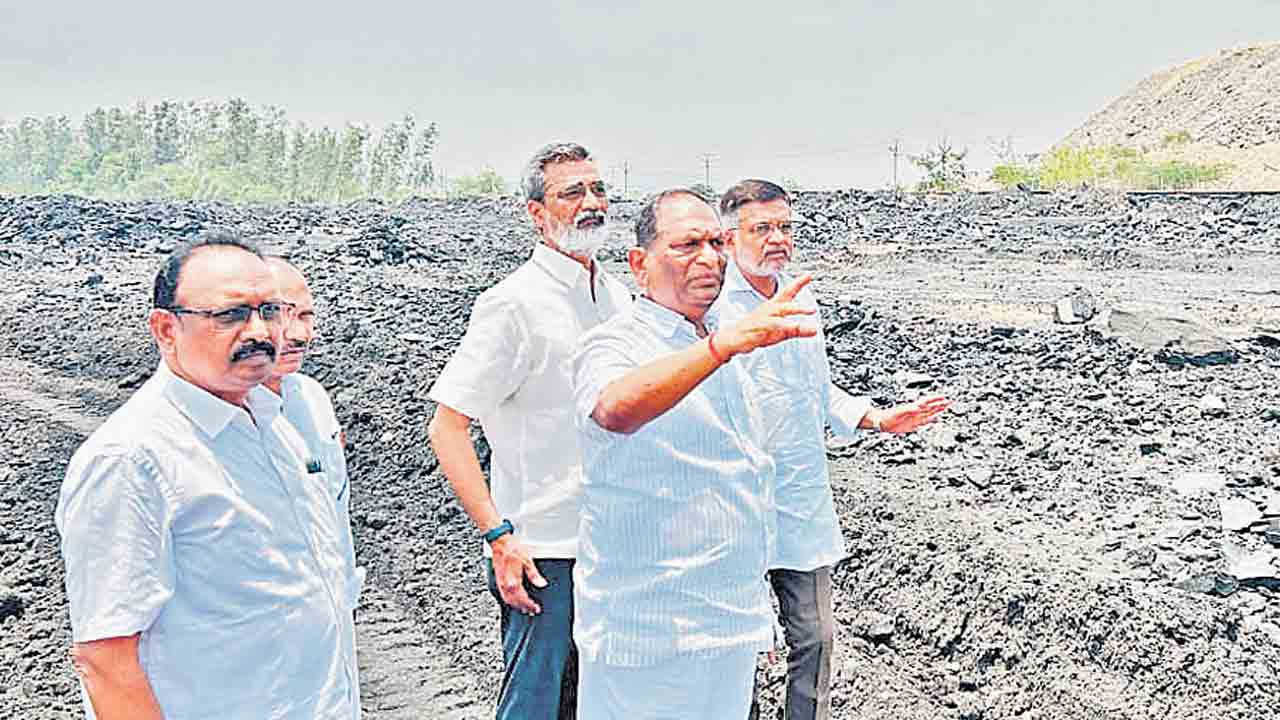 సింగరేణిని నిర్వీర్యం చేసేందుకు కుట్ర