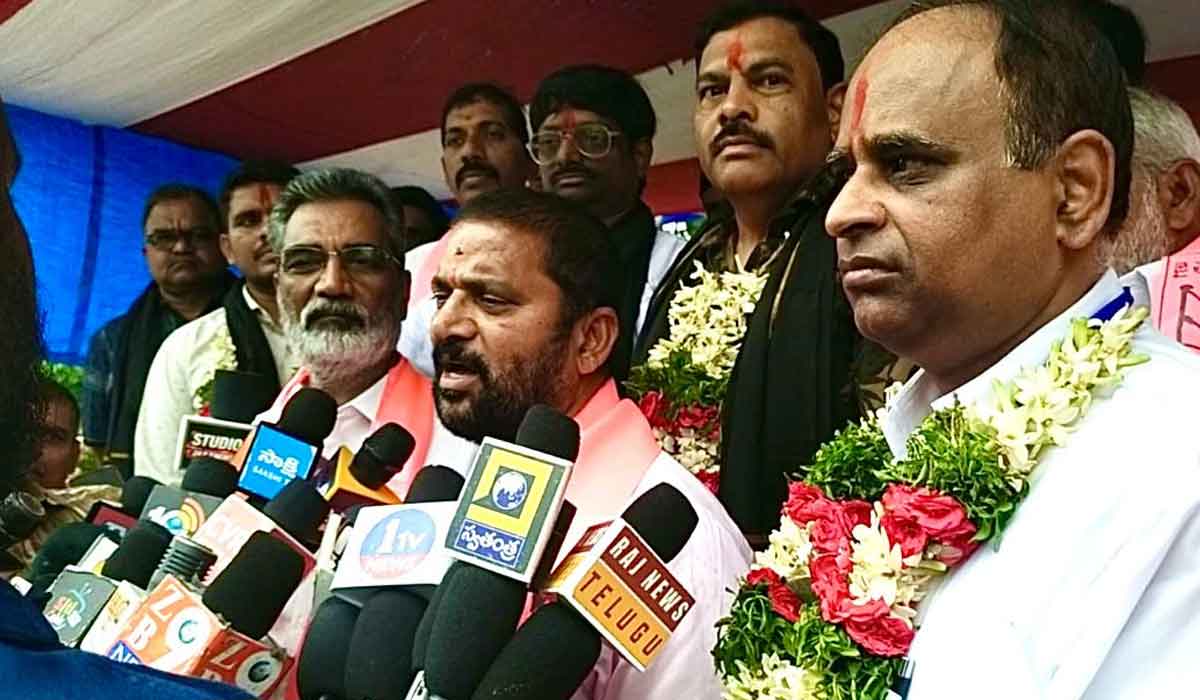 Singareni | సింగరేణి అధికారుల దీక్షలకు మాజీ ఎమ్మెల్యే కోరుకంటి చందర్, టీబీజీకేఎస్ అధ్యక్షుడు మిరియాల రాజిరెడ్డి మద్దతు