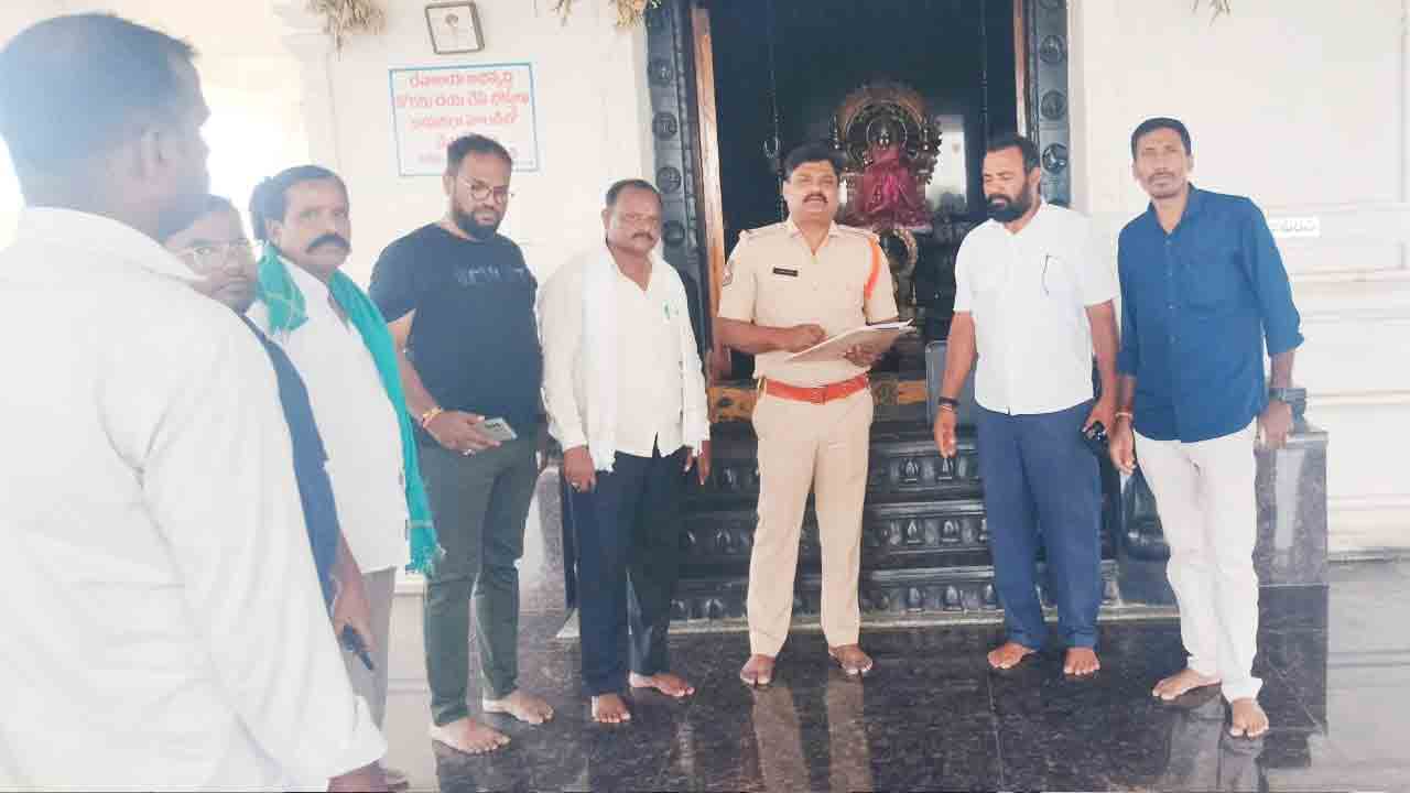 Kotagiri | కోటగిరిలోని శ్రీఅయ్యప్ప, సాయిబాబా ఆలయాల్లో హుండీ చోరీ